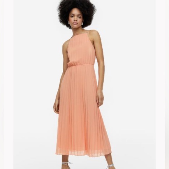 H&M Pleated Dress size XS fits like a size 4-6 color is a beautiful light coral - Picture 1 of 8